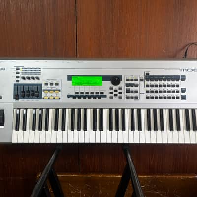 Yamaha MO6 61-Key Music Production Synthesizer Workstation DAW Control w/ bag