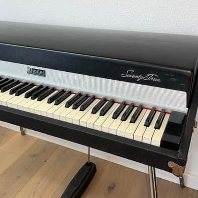Pristine 1979 Fender Rhodes Mark I Stage 73-Key Electric Piano Black Rounded Top, Complete Stage Package it has been Tuned, Serviced, and Upgraded image 3