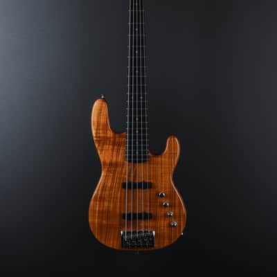 Carvin 5 String Bass, Recent image 3
