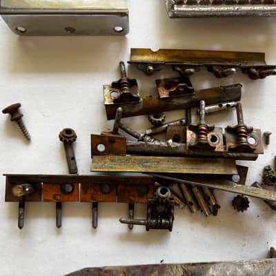Fender deluxe, t-8, d-8. dual professional 1949-1955 - tuner baskets + parts image 3