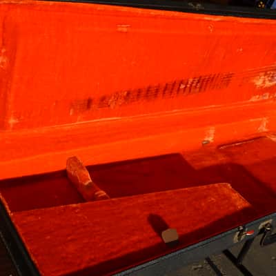 Fender hardshell guitar case for 1972-1977 Stratocaster + Telecaster, with Vintage 1970s mojo! image 9