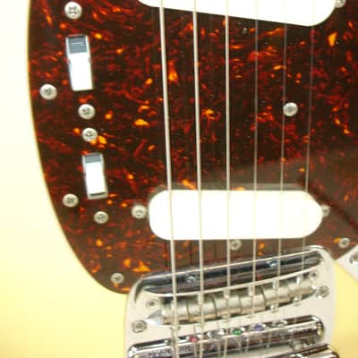 2005 Fender '69 Mustang Reissue Electric Guitar, Rosewood Fingerboard, Vintage White w/ Bag image 6