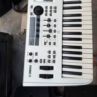 Yamaha MODX6 61-Key 16-Voice Synthesizer 2022 - Present -WHITE image 6