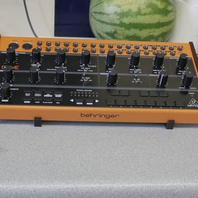 Behringer Grind Spice Crave Edge 22° Tabletop Desktop Studio Stand image 5