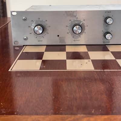Universal Audio 1176 Revision B Blue Stripe in nice original condition including pig tails plug and play image 2