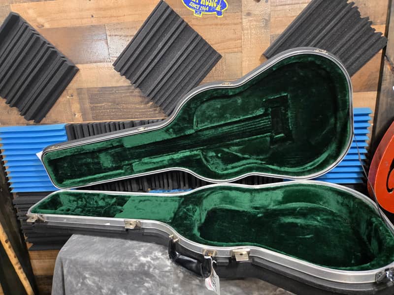 SKB Deluxe Acoustic Guitar Hard Case with Wheels image 1