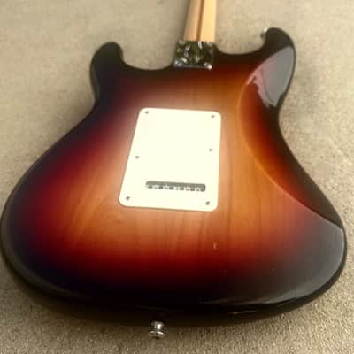 Fender Highway One Stratocaster with Rosewood Fretboard 2006 - 2011 - 3-Color Sunburst image 10