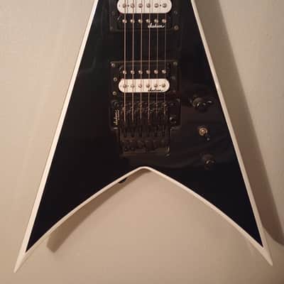 Jackson JS Series JS32 King V with Rosewood Fretboard 2013 - 2018 - Black with White Bevels image 1