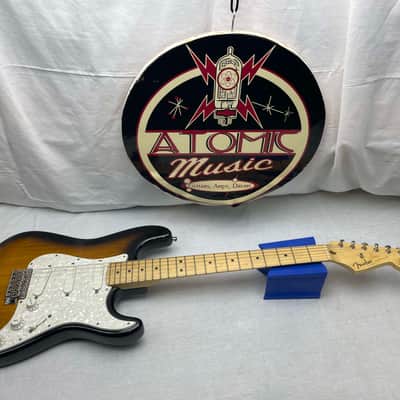 Fender Buddy Guy Stratocaster Guitar with Case 1999 - 2-Color Sunburst / Maple fingerboard image 3