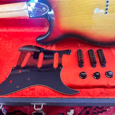 Fender Stratocaster Hardtail with 3-Bolt Neck, Rosewood Fretboard 1971 - 1977 - Sunburst image 4