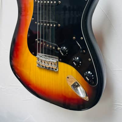 Fender Stratocaster 1977 - 3 Tone Sunburst image 10