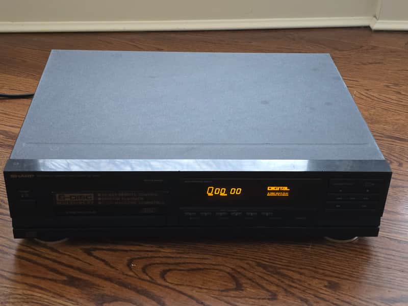 Sharp DX-C3510 six CD changer May 1990 - Black image 1