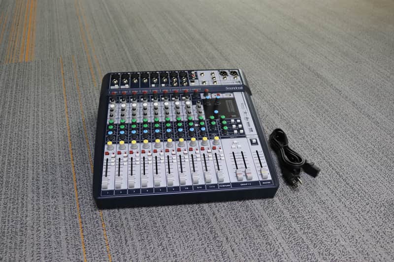 Soundcraft Signature 12 12-Channel Analog Mixer with Lexicon Effects and USB image 1
