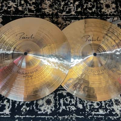 Paiste 14" Signature Medium Hi-Hat Cymbals (Pair) - Traditional image 1