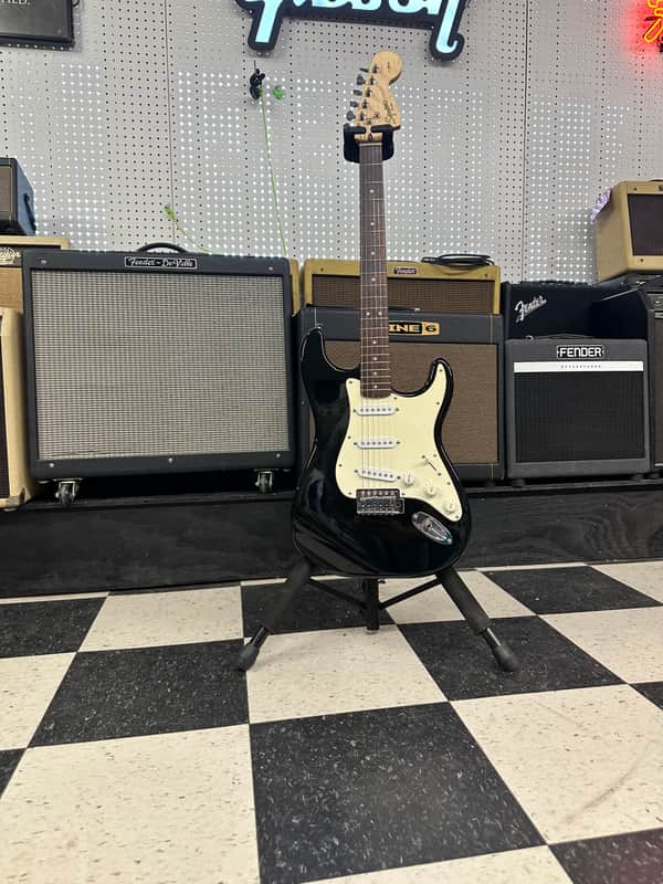 Squier Affinity Series Stratocaster with Rosewood Fretboard 2001 - 2018 - Black image 1