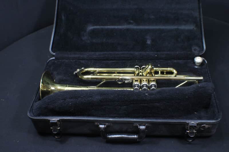 A King Model 600 Bb Trumpet in it's Original Case A Really Nice Horn # 11 T image 1