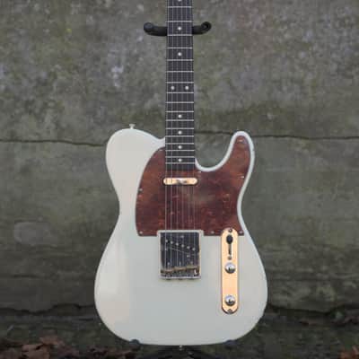 Del-Tone 60's T-Style - Khaya Mahogany - Olympic White image 2