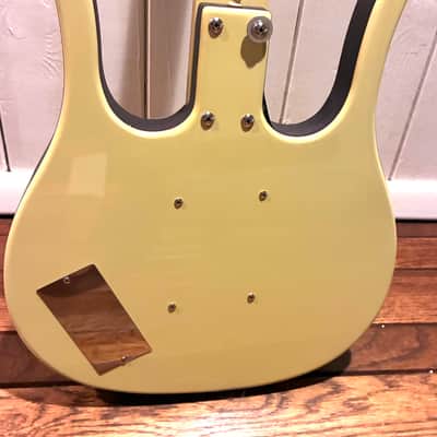 Danelectro Longhorn Bass MIK Late 90s - Yellow with brown sides image 5