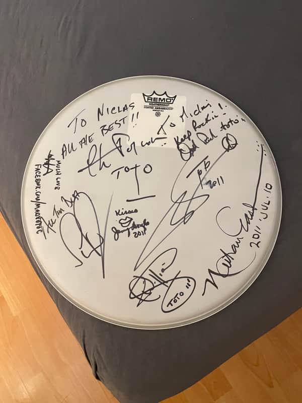 TOTO FULL BAND SIGNATURE - REMO 14”  2011 image 1