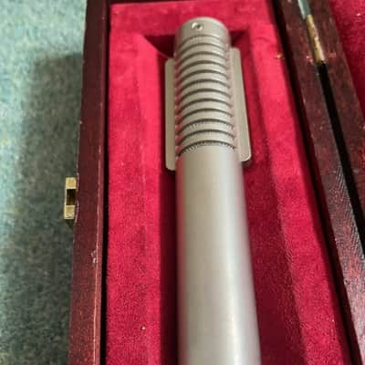 Royer R-121 Ribbon Microphone w/ Wooden Case – Serial #3586 – Excellent Condition