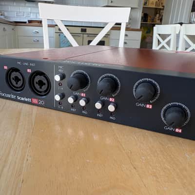 Focusrite Scarlett 18i20 (1st Gen) 2016 - Red image 17