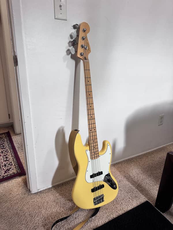 Fender Jazz Bass 2022 - Buttermilk with case image 1
