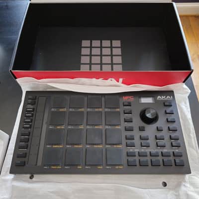 Akai MPC Studio Music Production Controller 2021 - Present - Black image 1
