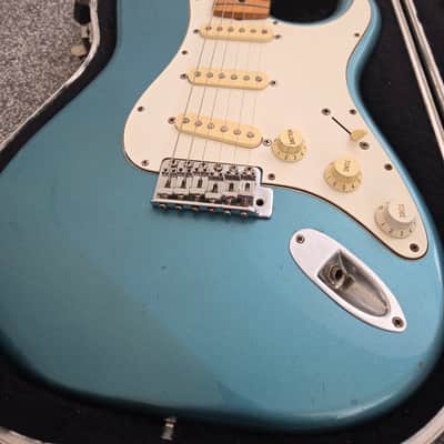 Fender Stratocaster Made In Japan 1995 - Ocean Turqoise Metallic  + Fender USA red label hardcase image 5