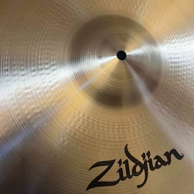 (MINT) Zildjian 18" A Medium Crash Cymbal - Traditional image 2