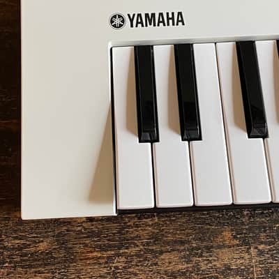 Yamaha Reface CS Mini Mobile Keyboard 2015 - Present - White image 2