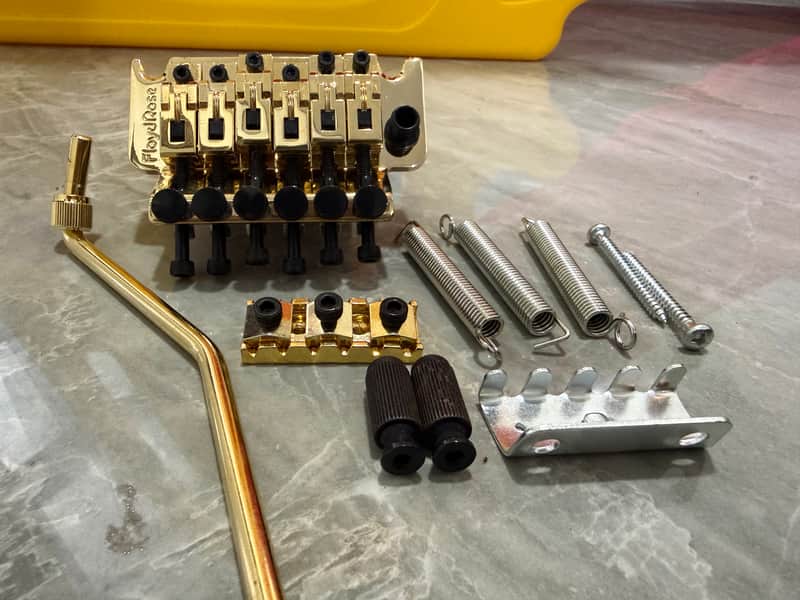 Tremolo floydrose in gold image 1