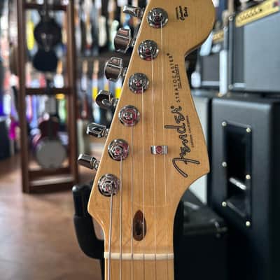Fender Juanes Signature Stratocaster - Luna White 8lbs. 1.6oz. #JL230573  Hardshell Case image 6
