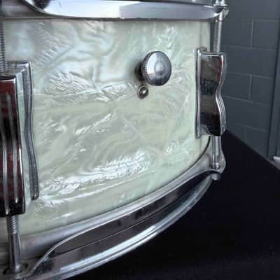 Early 60's Vintage Ludwig Super Classic 5.5x14 Transition Badge Snare Drum in White Marine Pearl (Rm 4) image 5