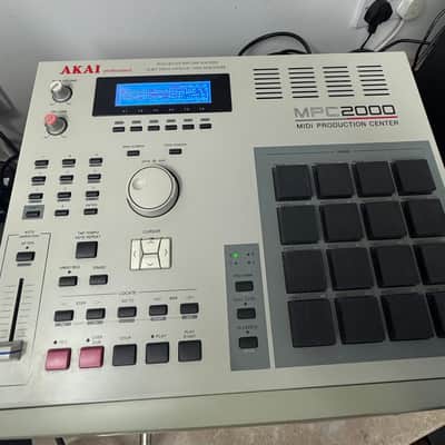 Akai MPC2000 MIDI Production Center 1997 - 2001 - Grey