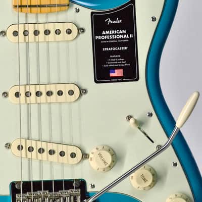Fender American Professional II Stratocaster with Rosewood Fretboard 2020 - Present - Miami Blue image 4