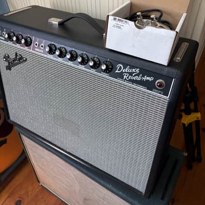 Fender '65 Deluxe Reverb Reissue 22-Watt 1x12" Guitar Combo 1994 - Present - Black image 2