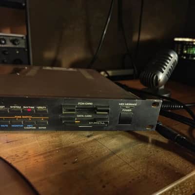 Roland JV-880 Sound Module FOR PARTS OR REPAIR - Includes PN-JV80-04 Card, Maartists 256K Data Card image 2