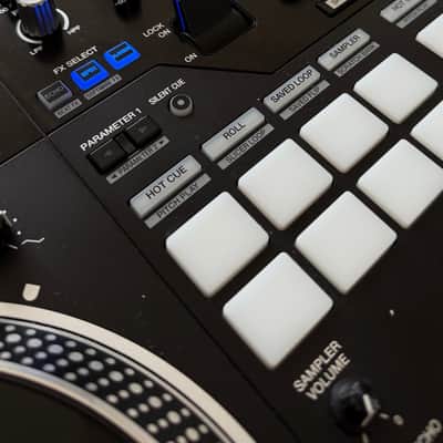 Pioneer DDJ-REV7 2-Channel DJ Controller 2022 - Present - Black image 4