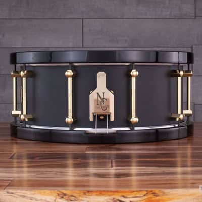 NOBLE & COOLEY 14 X 6 ALLOY CAST ALUMINIUM SNARE DRUM, BLACK WITH WOOD HOOPS image 5