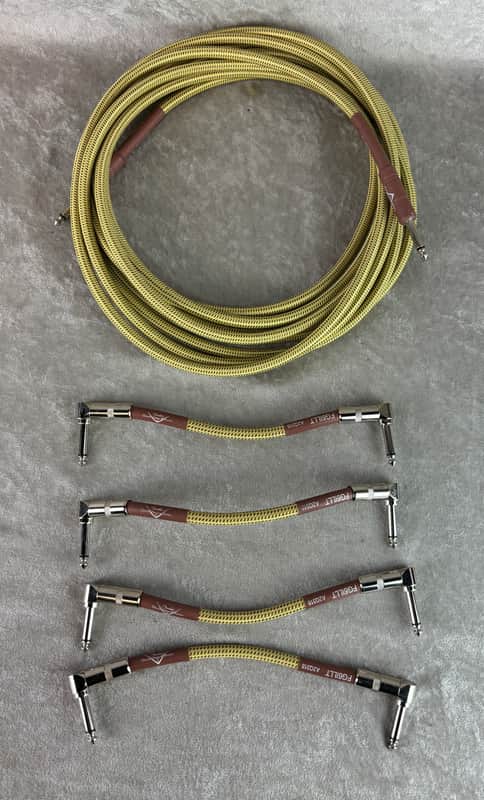 Fender 25' Instrument cable and 4 6" patch cable lot image 1