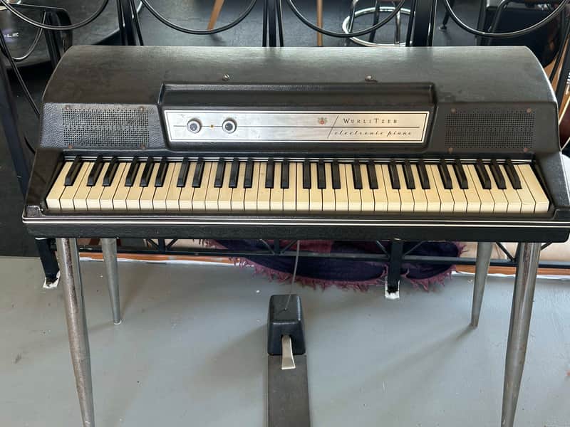 Wurlitzer 200 64-Key Electric Piano 1968 - 1974 - Black image 1