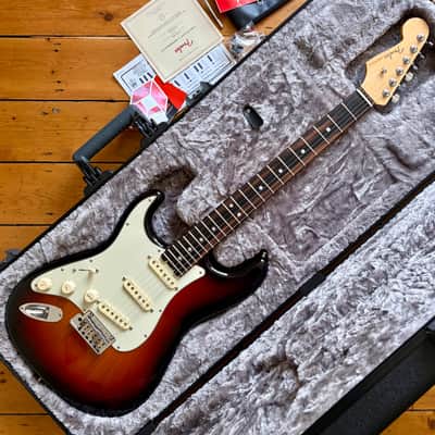 Fender American Elite Stratocaster with Ebony Fretboard Left-Handed 2019 Sunburst image 4