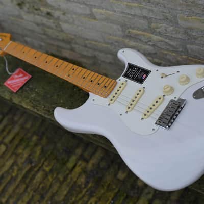 Fender American Ultra Luxe Vintage '50s Stratocaster, Maple Fingerboard - White Blonde image 7