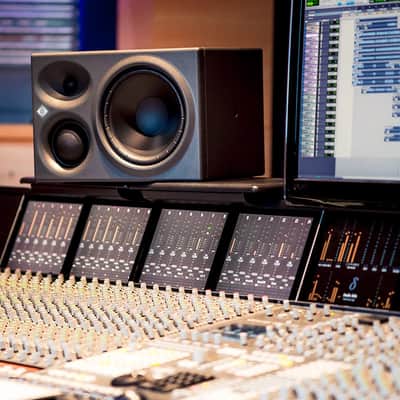 Neumann KH310A 8.25 3-Way Active Near-Field Studio Monitor, 300W - Right image 4