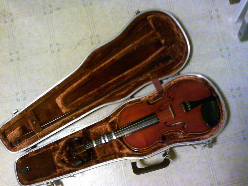William Lewis & Son 3/4 Violin Outfit image 1