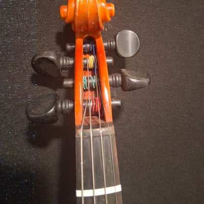 Suzuki 3/4 Violin w/case, bow, and rosin image 10