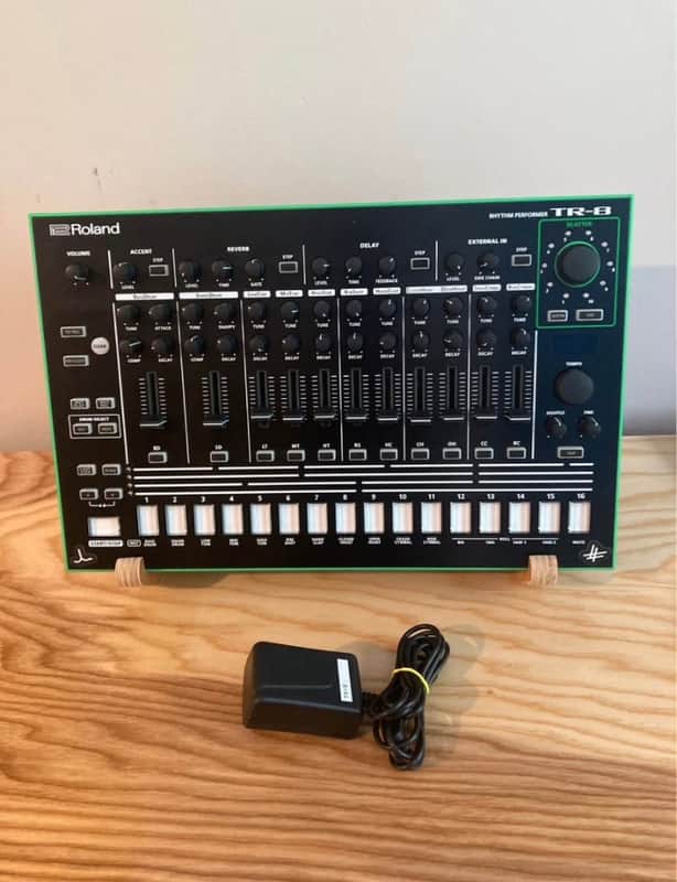 Roland AIRA TR-8 Rhythm Performer with 7x7 Expansion 2014 - Present - Black imagen 1
