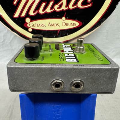 Electro-Harmonix Bass Big Muff Pi π Bass Fuzz Distortion Pedal image 6