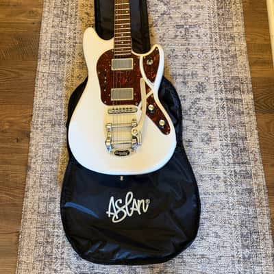 Aslan Guitars White Pearl 2021-Present - White image 10