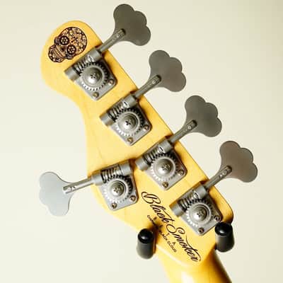 その他 misa MISA（BAND-MAID）の最新ツアーを支える3本のBlack Cloud製ベースを